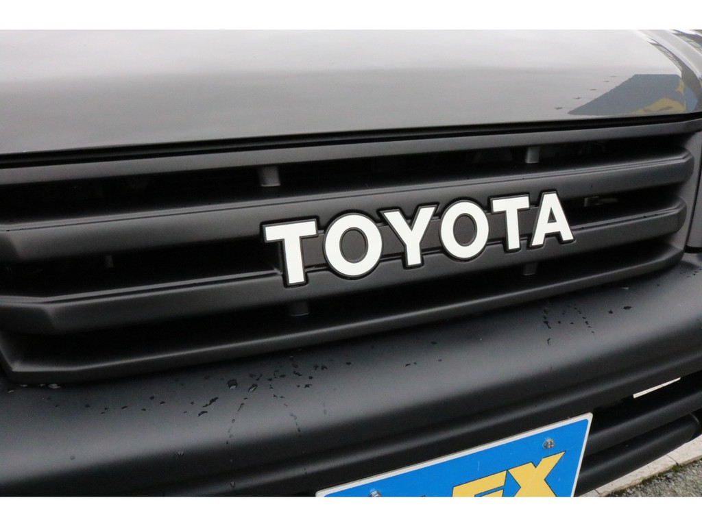 新品オリジナルＴＯＹＯＴＡロゴグリルを装備！