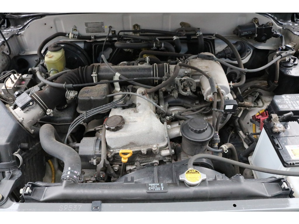エンジンルーム！2.7Lモデルですので、タイミングチェーン仕様になります！