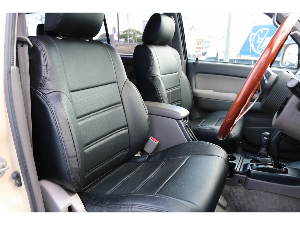 ブラックレザー調シートカバーが装着されております♪シートカバーを装着するだけで車内の雰囲気は大分変わります♪
