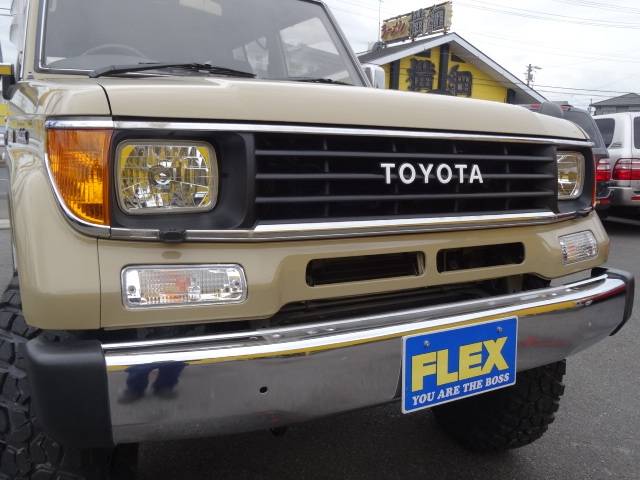 顔廻りもレンズ類は全て新品装着！！コーナーのオレンジがワンポイントでオシャレ！！