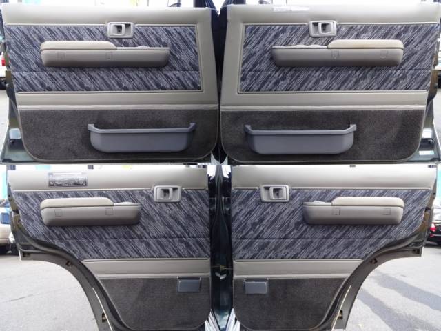 ドア内張りもこの通り、大きなダメージ等無くＧＯＯＤコンディションです＾＾