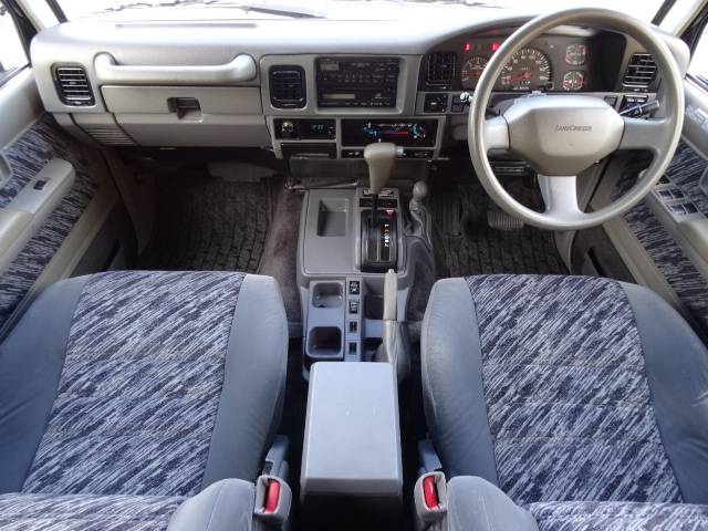 内装はシックなグレーのインテリア♪♪