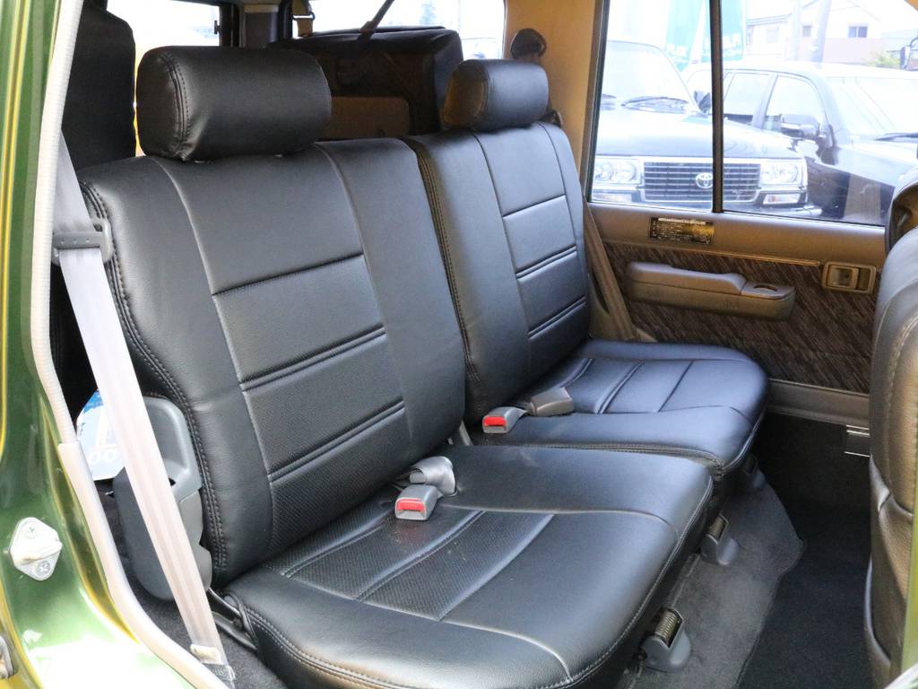 セカンドシートにはスライド機能付きです☆チャイルドシートも取付け可能です☆シートを倒せば、荷物も沢山積んで頂くことができます☆