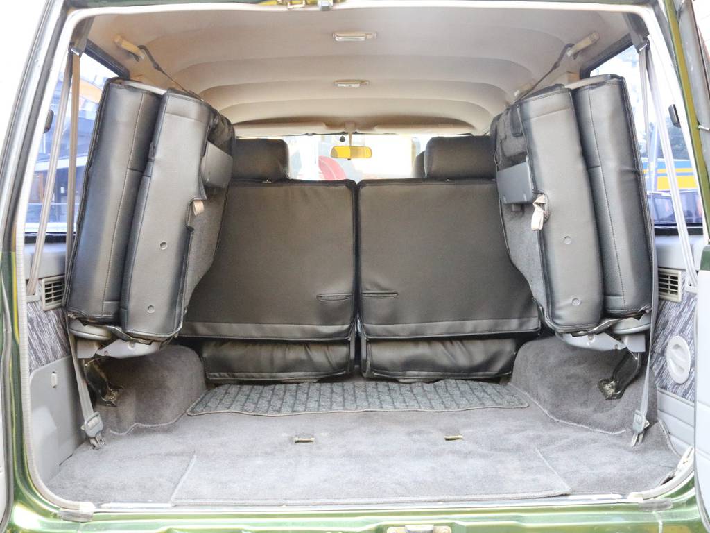 サードシート付で人数もの乗れます☆シートを跳ね上げれば荷物もたくさん積めます☆５人乗り登録にすると４ナンバー・５ナンバー登録も可能な１台です☆