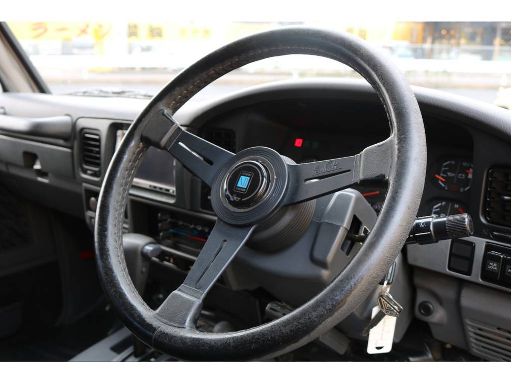 ナルディーハンドル付きです☆今の車では味わえない楽しみやカスタムが出来ますので自分の好きな仕様にも変更可能です☆