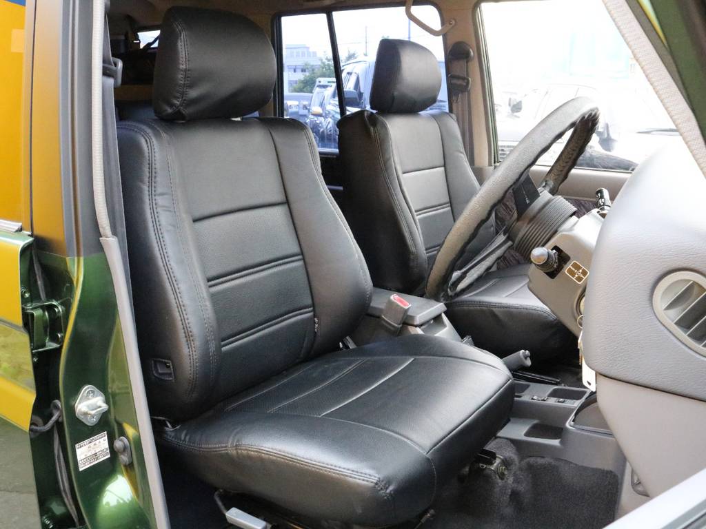 シートカバー＆フロアマットも新品で取付けしておりますので、中古車ですがこれから気持ちよく乗って頂けると思います☆