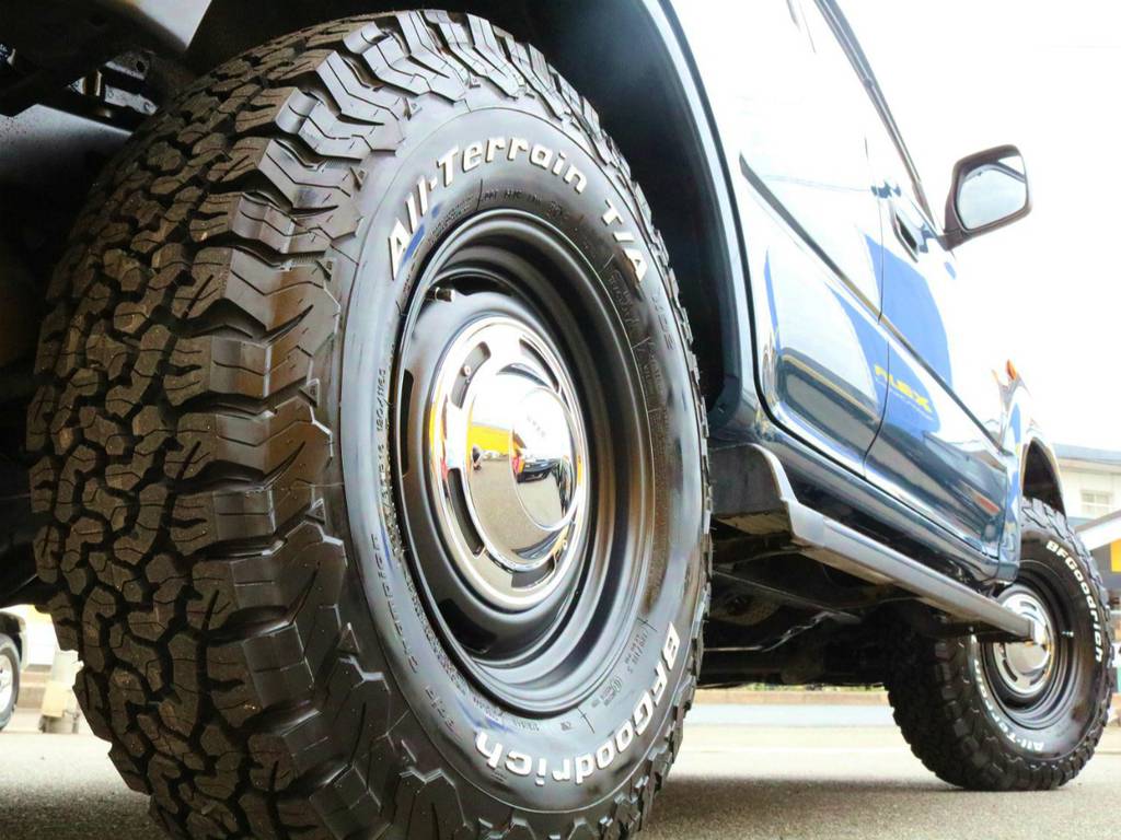ＤＥＡＮクロスカントリーとBFGoodrichのコンビになります！！これを背面タイヤまで５本セットとなります。