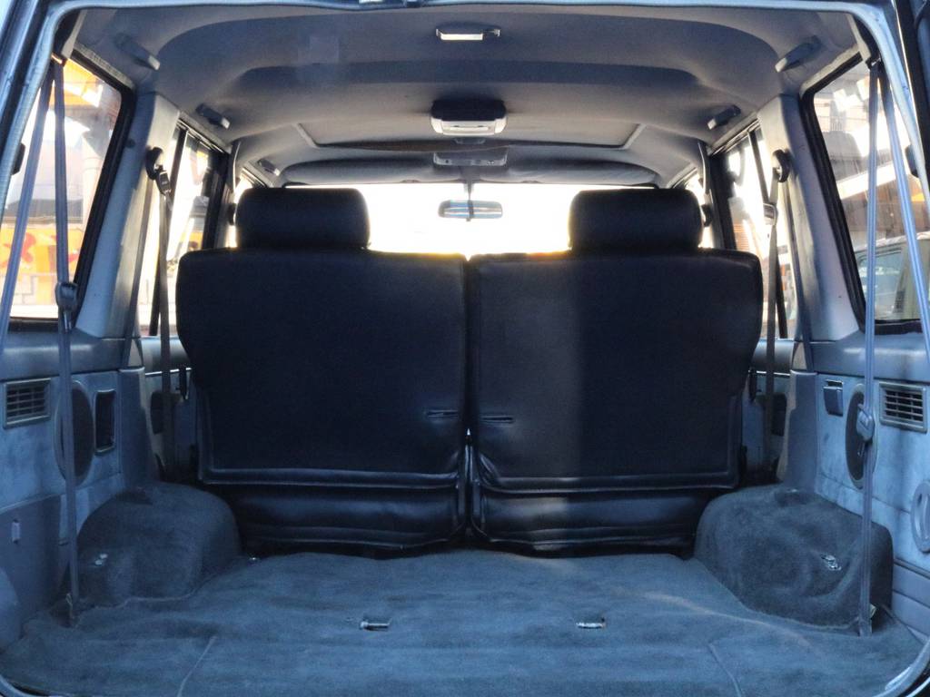 ３列目のシートは外されております。荷室を広々とご使用頂けます。