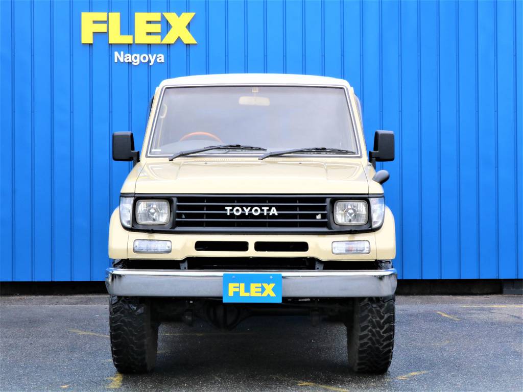 ′９０年代の車とは思えないようなフロントフェイス！現代の街中にもスッと溶け込んで行くような感じがしませんか！？