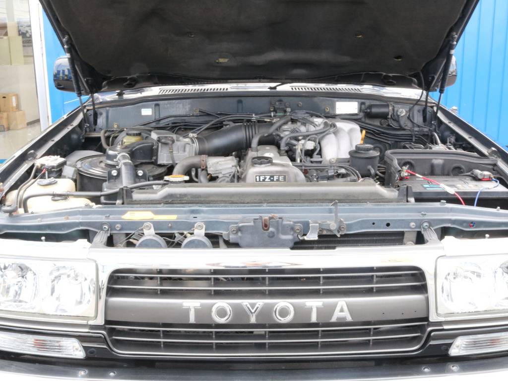 ４５００CC直列６気筒エンジン！！