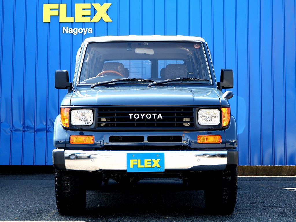 TOYOTA文字はルーフ同色です。オリジナルに近い状態で綺麗に仕上げました。