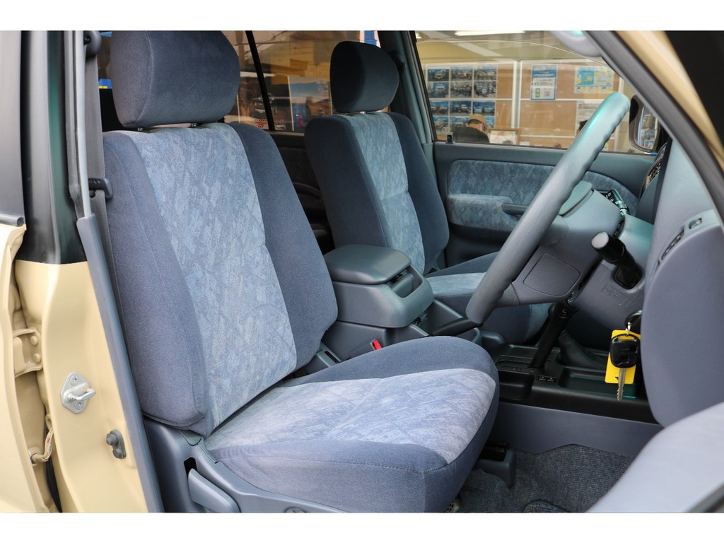フロントシートは、車の中でも一番滞在時間が長くなるいわば、特別な場所。自分専用のカスタムをするのも良いですよね。RECAROのシートを入れたり・・・ｅｔｃ。考えるだけでテンションが上がります！