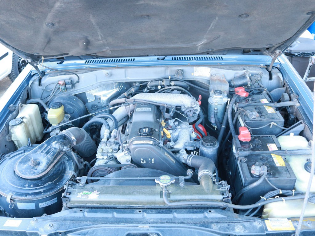 トヨタ　ディーゼルエンジンでも信頼のある、1KZの3000CC　直列4気筒のディーゼルターボ車になりますので、力強く、高速運転でもさほど苦にならないと思います★