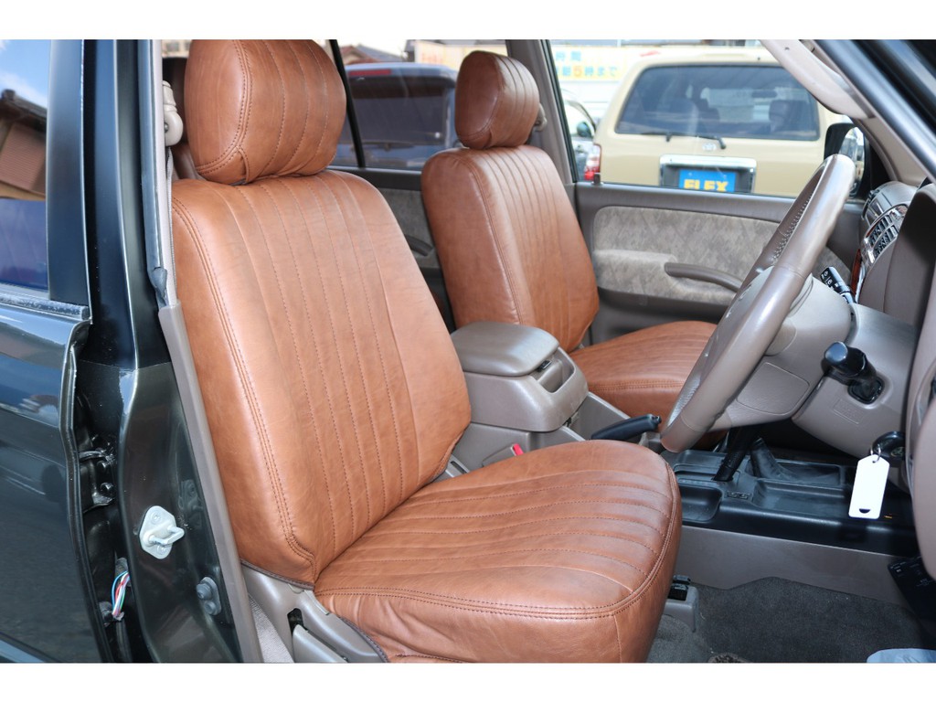 フロントシートは、車の中でも一番滞在時間が長くなるいわば、特別な場所。自分専用のカスタムをするのも良いですよね。RECAROのシートを入れたり・・・ｅｔｃ。考えるだけでテンションが上がります！