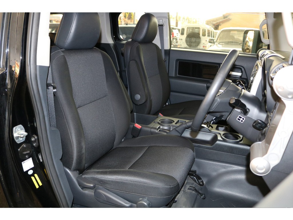フロントシートは、車の中でも一番滞在時間が長くなるいわば、特別な場所。自分専用のカスタムをするのも良いですよね。RECAROのシートを入れたり・・・ｅｔｃ。考えるだけでテンションが上がります！