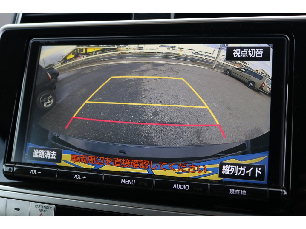バックカメラも付いています！バック駐車が苦手な方でも一発で駐車出来ます！
