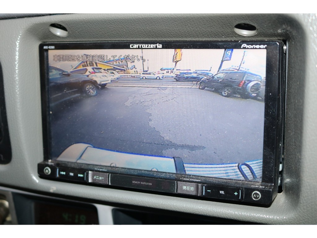 バックカメラも付いていますので、バック駐車が苦手な方でも一発で駐車することが出来ますよ！！一発で駐車出来たらかっこいいと思いますよ！！