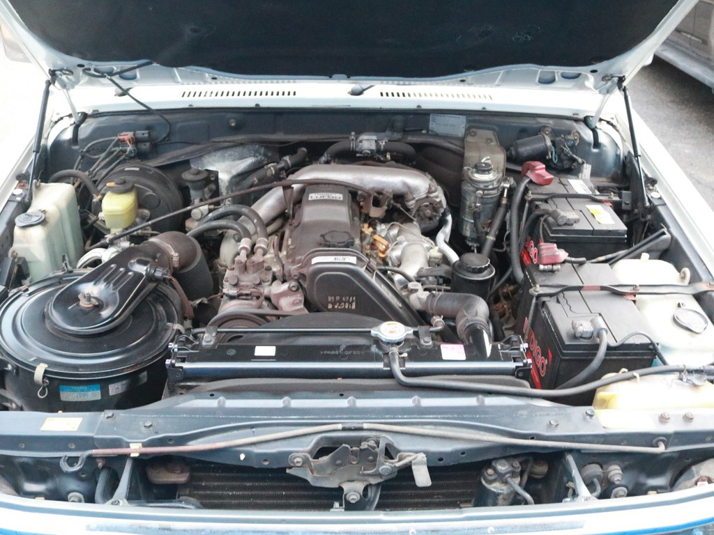 トヨタ　ディーゼルエンジンでも信頼のある、1KZの3000CC　直列4気筒のディーゼルターボ車になりますので、力強く、高速運転でもさほど苦にならないと思います★