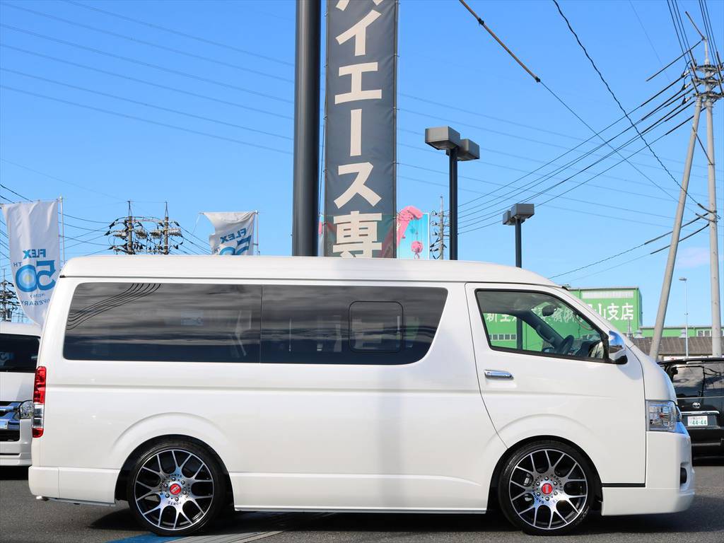 サイドビュー　２．５インチダウン施工調整済♪細かな乗り心地セッティングもご相談下さいませ。