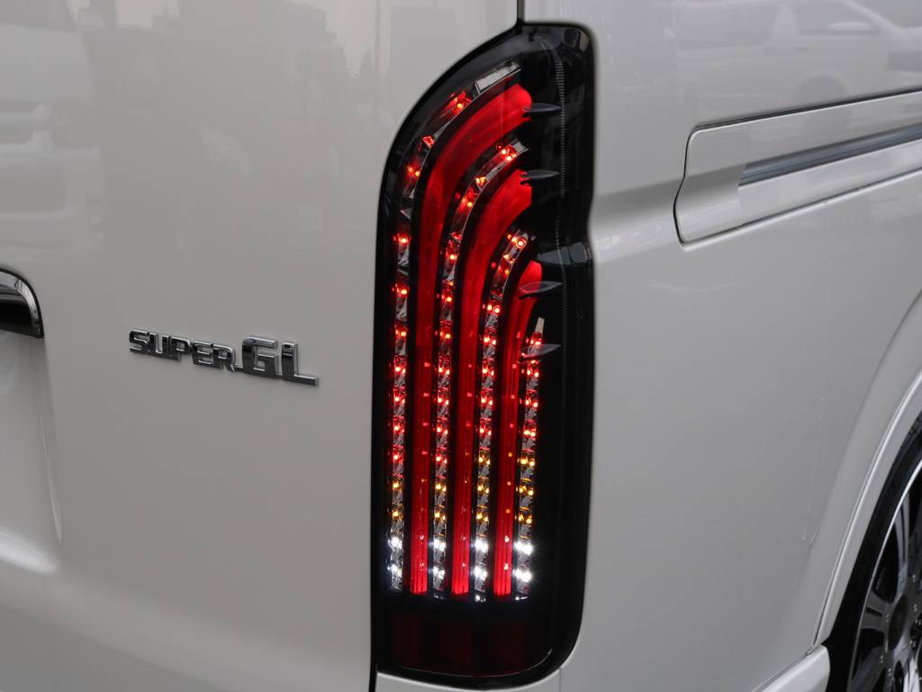 ４１５コブラＬＥＤテール　ライトセイバーシーケンシャルは流れるウインカーです！
