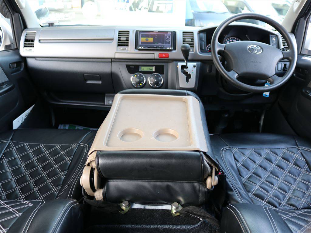 使用感の少ないインテリア♪現車をご覧になって頂ければきっと満足して頂けるはず☆遠方の方は詳細のお写真をお送り致しますのでスタッフまでお気軽にお申し付けください♪