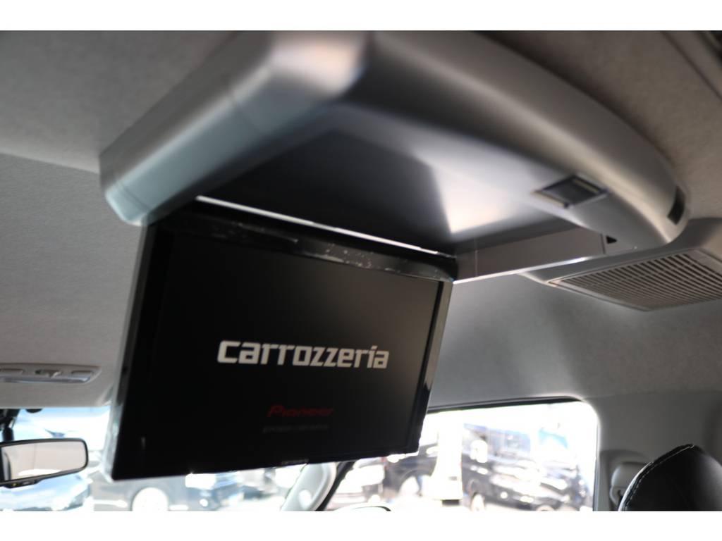 リアモニターもカロッツェリアで統一しております♪画質も良く最後列からも十分お楽しみ頂けます☆
