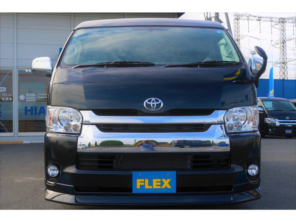 迫力のあるフロントマスクはハイエースならでは♪