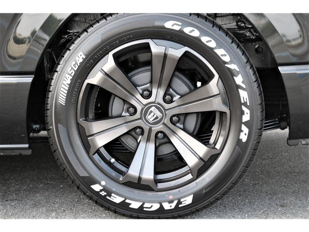 オリジナルカラーのバルベロ１７インチアルミホイール＆ナスカータイヤ装備済♪