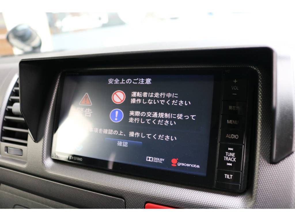フルセグチューナー完備ナビ！カラーバックカメラ！ＣＤ録音＆ＤＶＤビデオ再生ＯＫ！