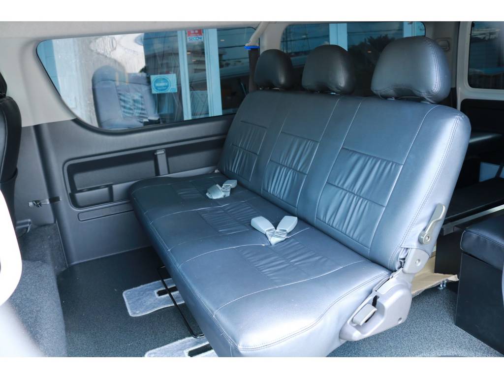 ２列目は３人掛けベンチシート！スライドもします！