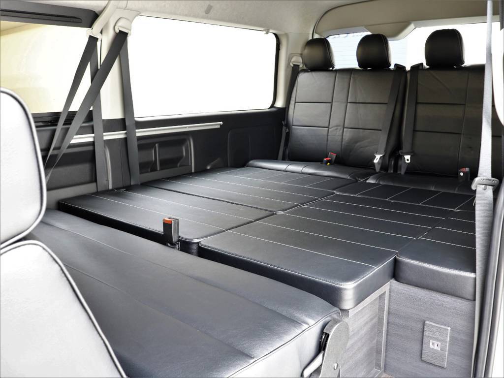 【フラット状態の後席イメージ】さらにセカンドシートを倒して頂く事で、約２８０ｃｍ×１７０ｃｍのフラットな空間が♪車中泊も快適にお楽しみ頂けます☆