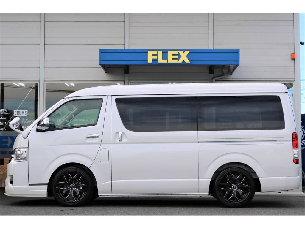 【サイドビュー】優良メーカー玄武製ブロックキットを使用し、２インチローダウン致しました♪もちろん落とすだけでなく、バンプストッパー～アジャストプレートまでしっかりと装備。安心してお乗り頂けます☆