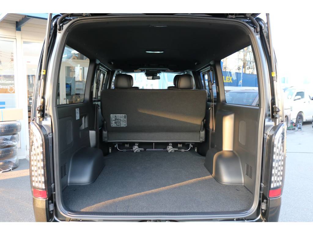 【トランクルーム】広い荷室はお客様の使用用途に応じて自由にアレンジ可能です♪ベッドキットやトランポ仕様等、お気軽にご相談下さいませ☆