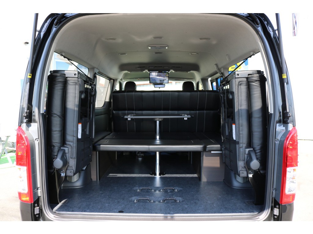 ４列目シート左右跳上式♪