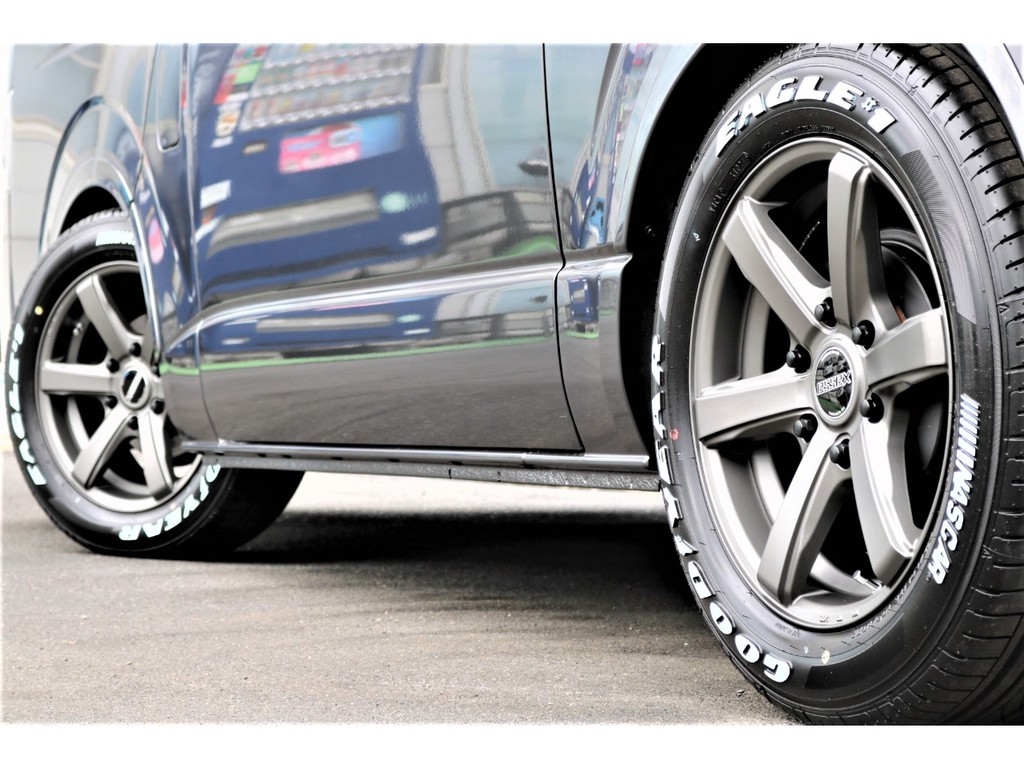 ＧＯＯＤＹＥＡＲ１７インチナスカータイヤ♪