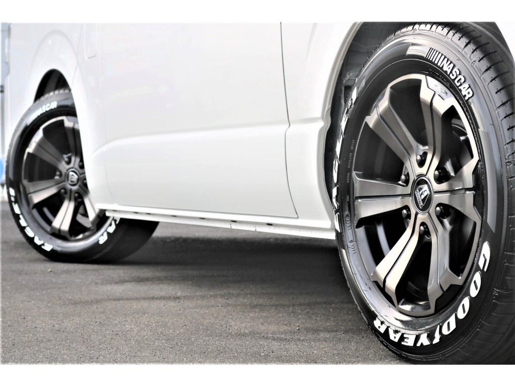 ＧＯＯＤＹＥＡＲ１７インチナスカータイヤ♪