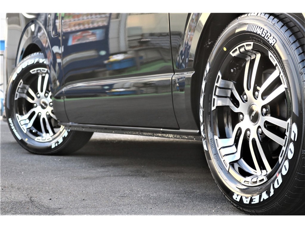 ＧＯＯＤＹＥＡＲ１７インチナスカータイヤ♪