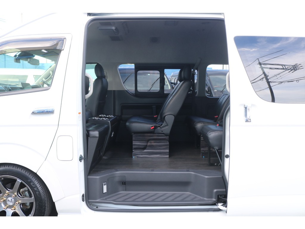 黒木目フローリング施工♪