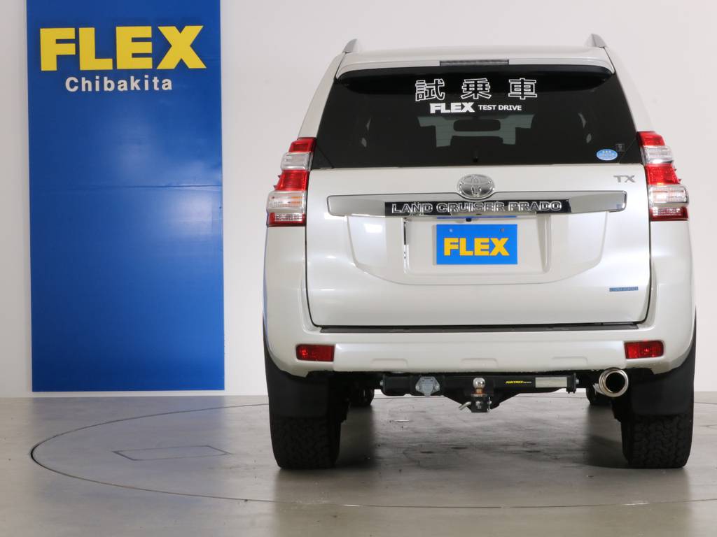 リアビューもバックフォグやヒッチメンバー・ＦＬＥＸオリジナルマフラーなどカスタムのお手本が満載です！