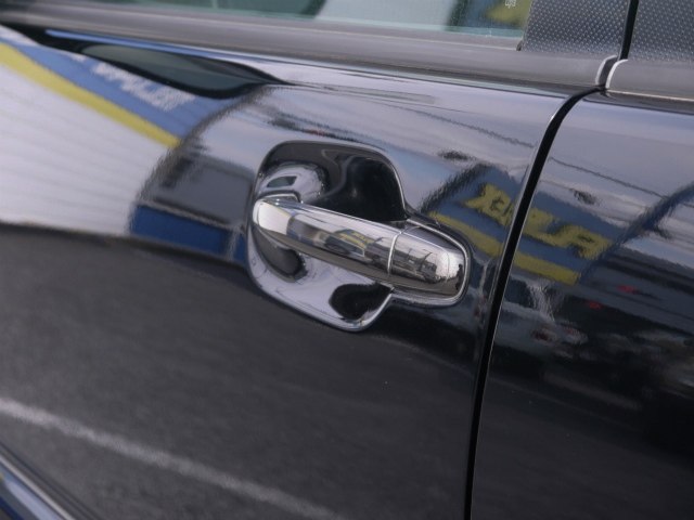 ドアノブもブラッククローム調塗装済み