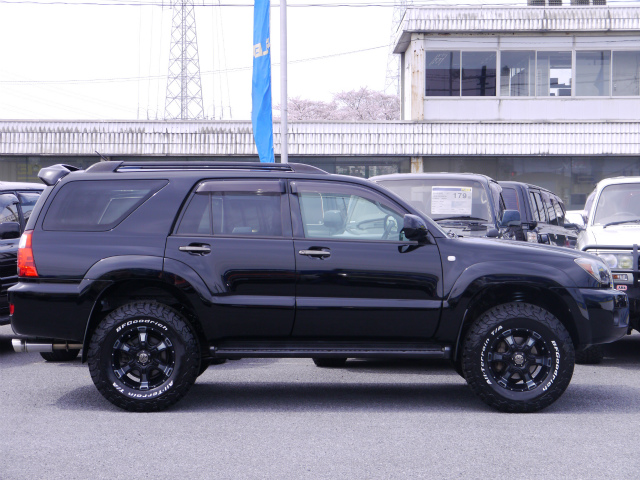 FLEXオリジナルカラーのMGヴァンパイア17インチホイールにBFgoodrich285ATタイヤ