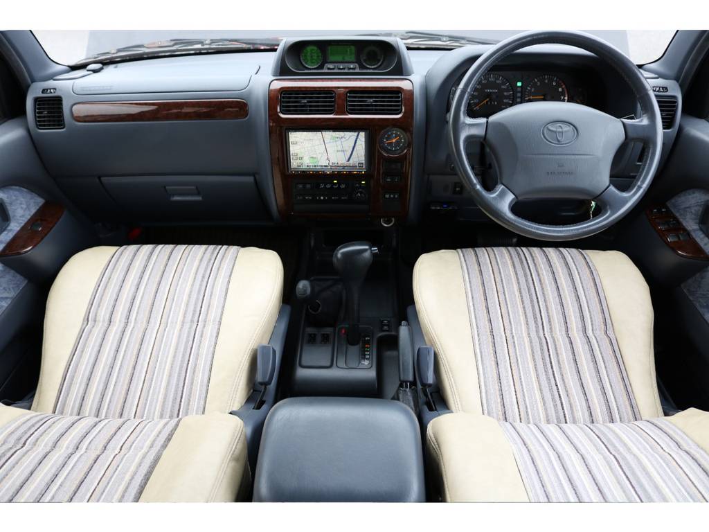 広々したインパネ廻り大きなフロントガラスで視界も良好です！