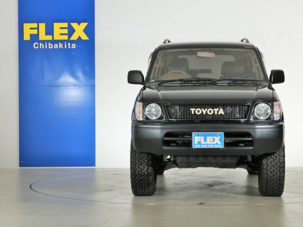 日が当たるとほんのりブラウンに見えるおしゃれなチョコレートブラック！