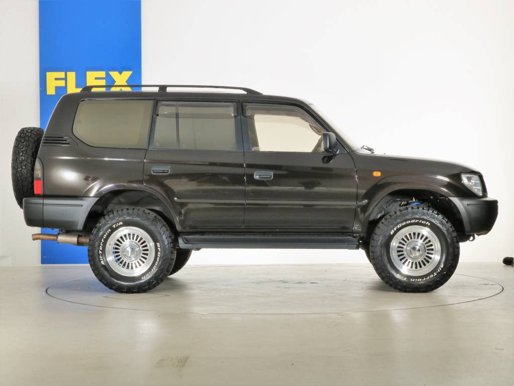 全国最大規模の店舗敷地内に在庫台数１００台以上！ご希望に合った１台を探しにいらしてください。