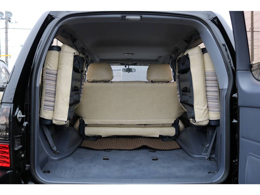 広々したラゲッジルーム！大容量でキャンプ用品なども沢山収容できます！