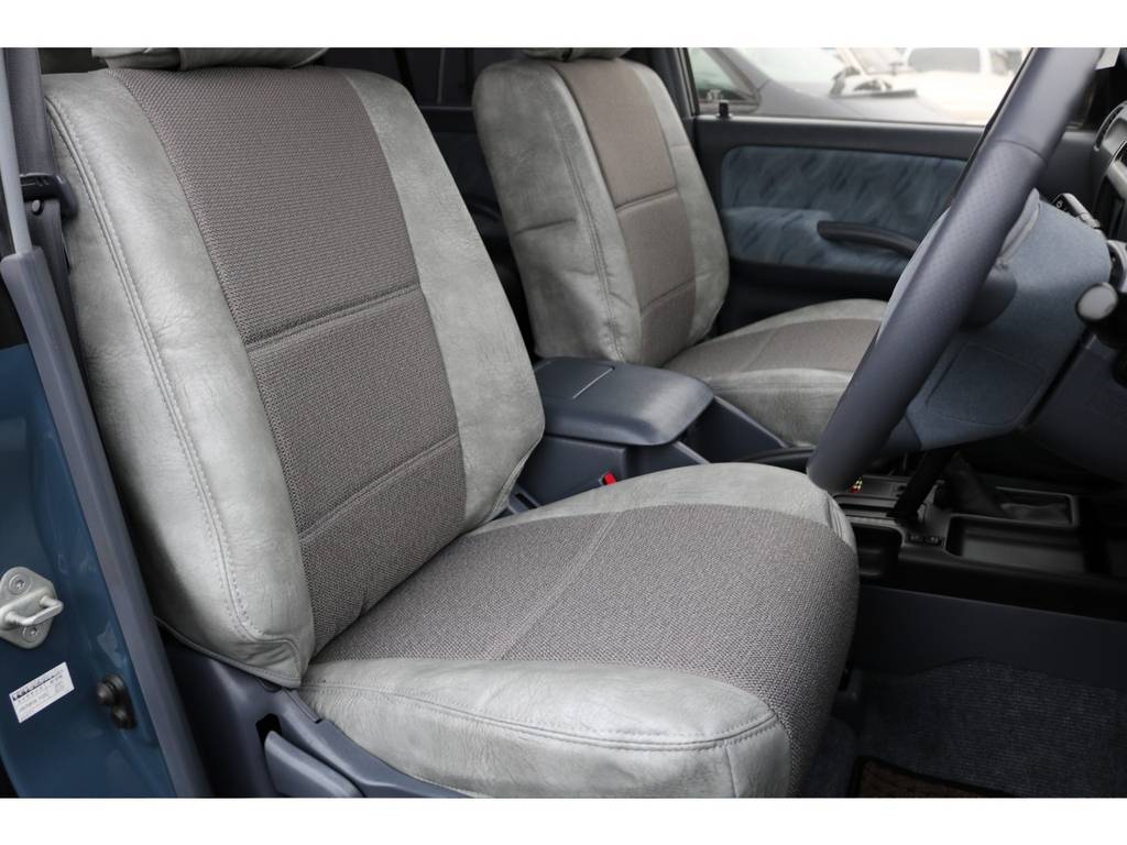 運転しやすいドライビングシート