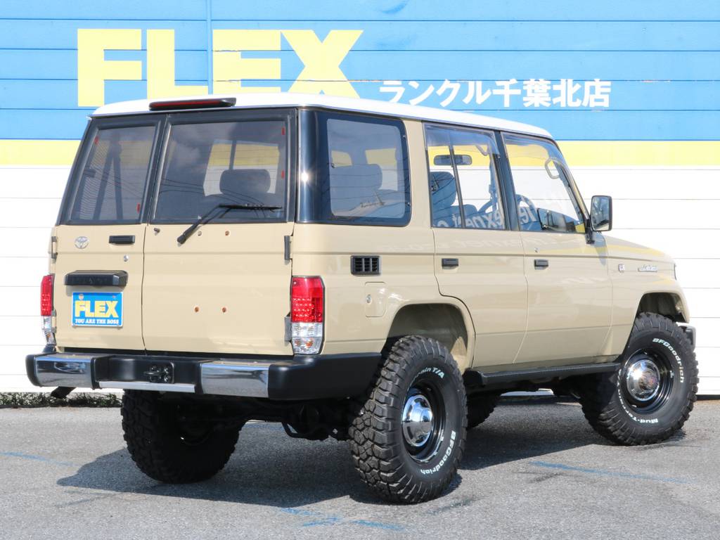 当店の車両は全て仕入れ→車両チェック→カスタマイズ→ルームクリーニングを行い、一台一台愛情を込めて仕上げてお客様に販売させて頂いております。