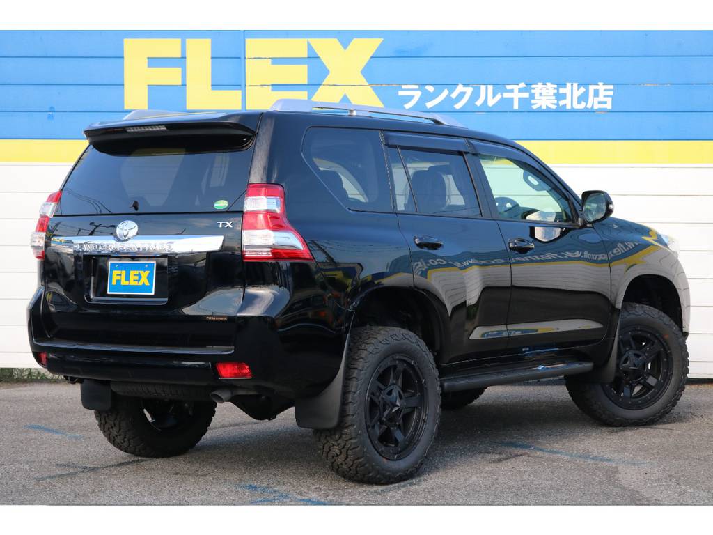 当店の車両は全て仕入れ→車両チェック→カスタマイズ→ルームクリーニングを行い、一台一台愛情を込めて仕上げてお客様に販売させて頂いております。