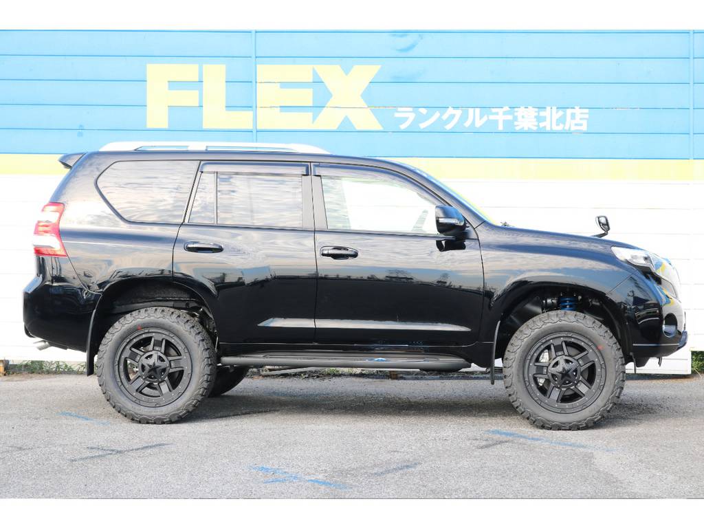 バランスの良い２インチリフトUPスタイルです☆ブラックにマッドブラックの組み合わせが渋いです☆