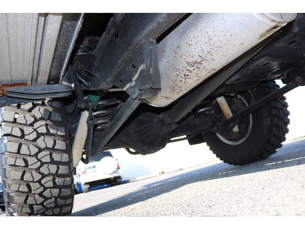 ご納車前に下廻り高圧洗浄後、防腐パスター仕上げ致します。